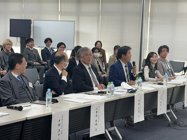 プレゼンテーション、質疑応答の様子